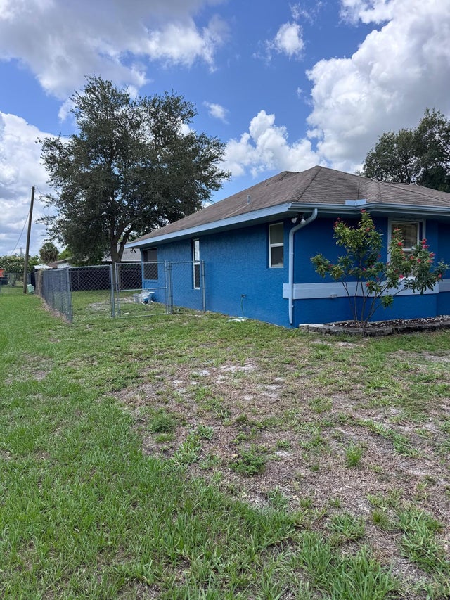 2 of 26 - 908 Sw Connecticut Ter, Port Saint Lucie, FL