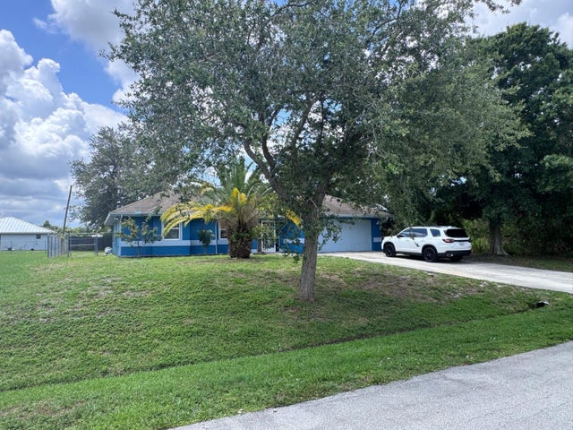 4 of 26 - 908 Sw Connecticut Ter, Port Saint Lucie, FL