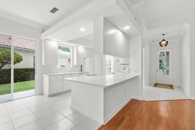 4 of 38 - 843 Niemen Dr, Palm Beach Gardens, FL