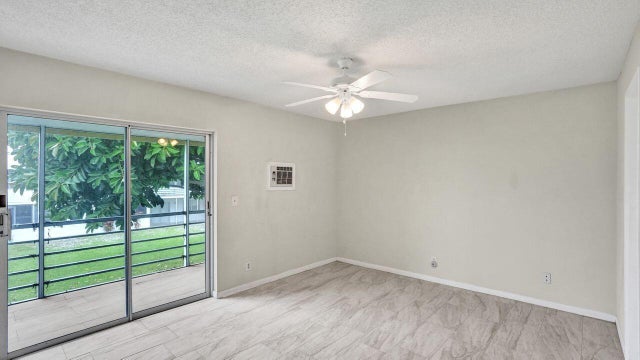 4 of 18 - 118 Sheffield E #e, West Palm Beach, FL