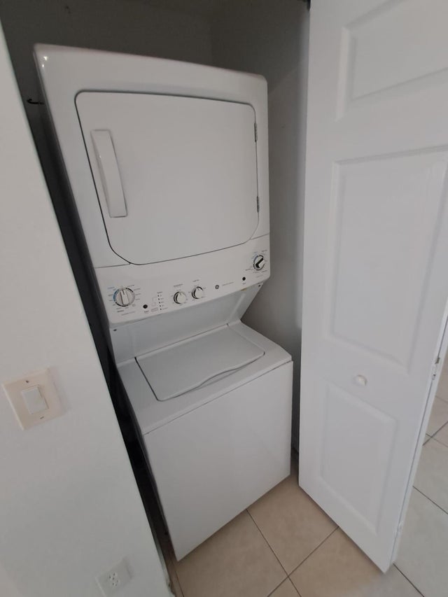 4 of 20 - 4162 Napoli Lake Dr, Riviera Beach, FL