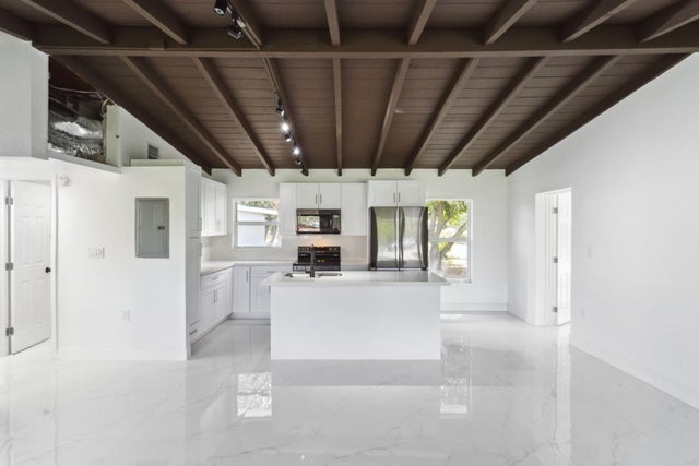 1 of 29 - 1530 Nw 18 Ct, Fort Lauderdale, FL