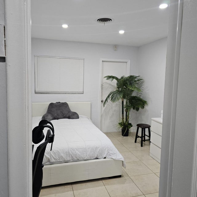 4 of 8 - 3600 Jackson Street #22, Hollywood, FL