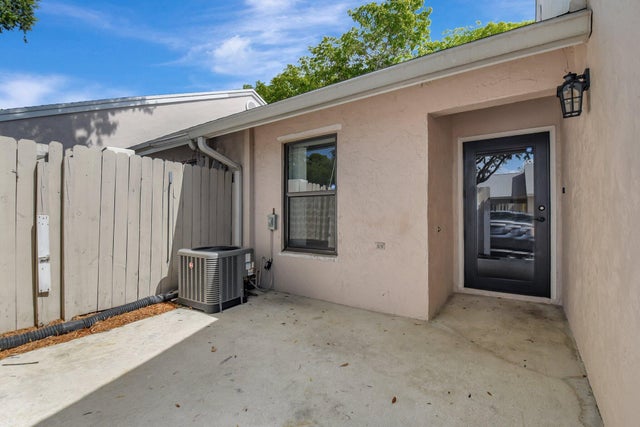 4 of 35 - 5171 Glencove Lane, West Palm Beach, FL