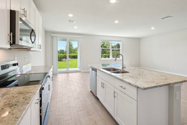 4 of 18 - 5405 Hampton Park Cir, Vero Beach, FL