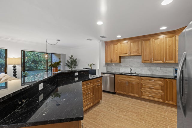4 of 39 - 23 Lexington Lane W #a, Palm Beach Gardens, FL