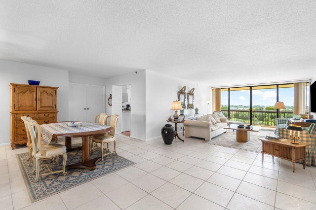 4 of 57 - 1900 Consulate Place #402, West Palm Beach, FL