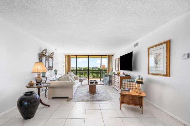 5 of 57 - 1900 Consulate Place #402, West Palm Beach, FL