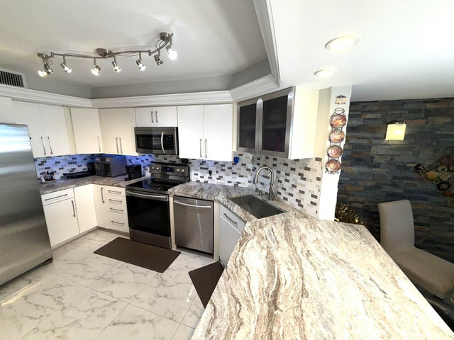 1 of 65 - 2425 Presidential Way #1804, West Palm Beach, FL