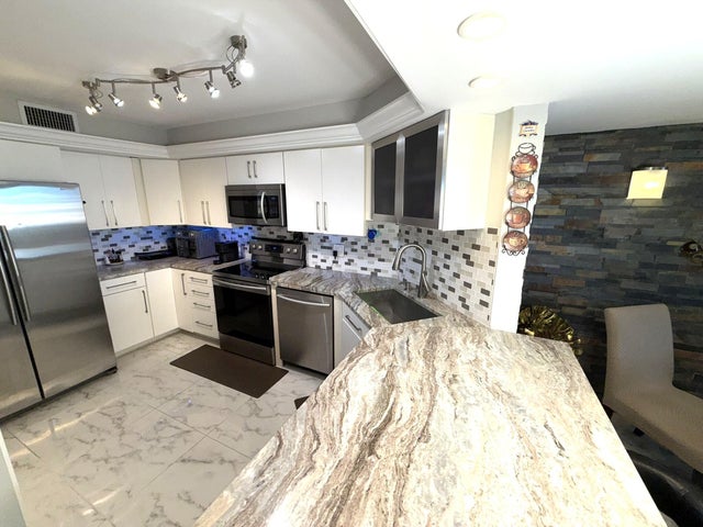 2 of 65 - 2425 Presidential Way #1804, West Palm Beach, FL