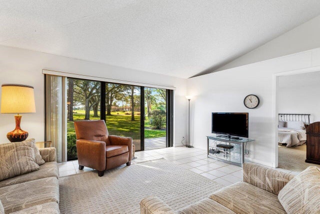 2 of 18 - 605 Club Drive, Palm Beach Gardens, FL