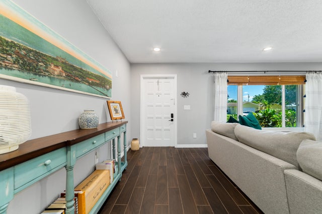 3 of 31 - 73 W Palm Av, Lake Worth, FL