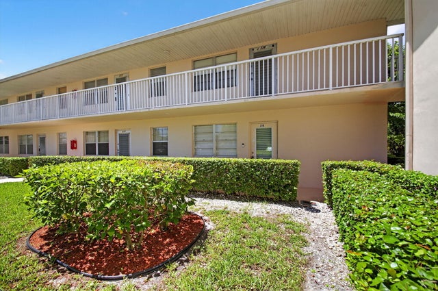 4 of 56 - 216 Dorchester J, West Palm Beach, FL