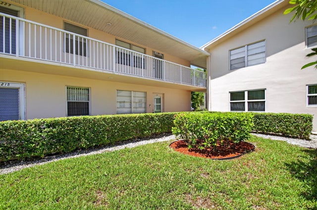 5 of 56 - 216 Dorchester J, West Palm Beach, FL