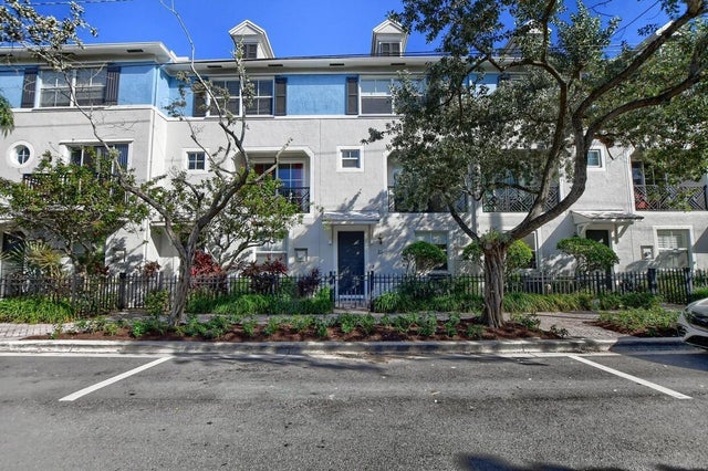 2 of 27 - 23 Nw 4th Av, Delray Beach, FL