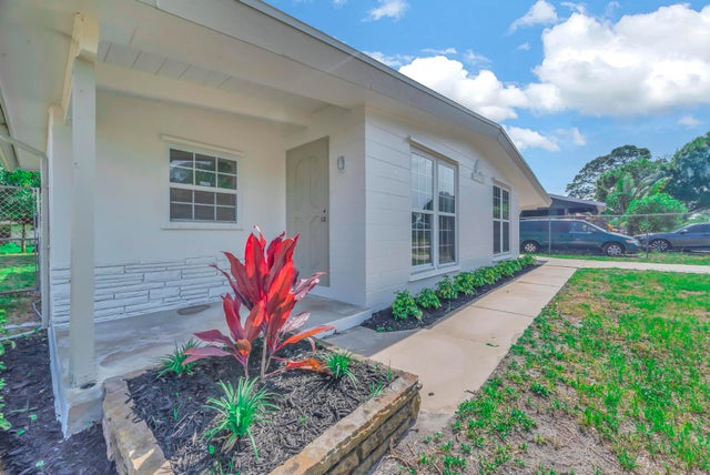 1 of 21 - 907 Skylark Dr, Fort Pierce, FL