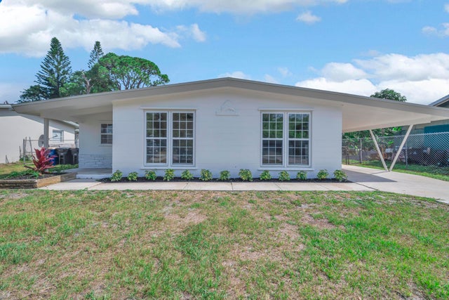 2 of 21 - 907 Skylark Dr, Fort Pierce, FL