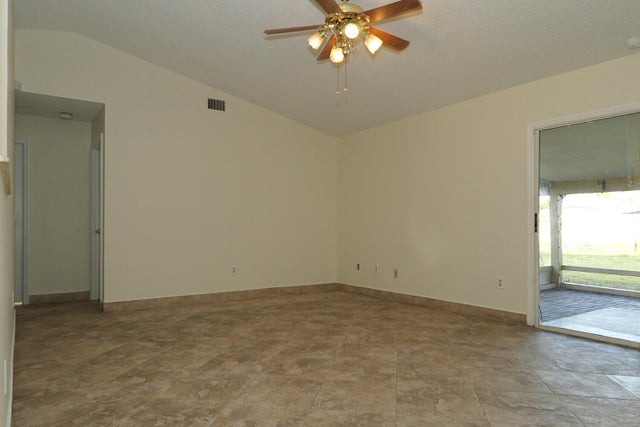 4 of 22 - 2514 Se Lakewood St, Port Saint Lucie, FL