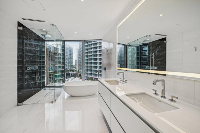 1 of 43 - 300 Biscayne Blvd Way #1907, Miami, FL