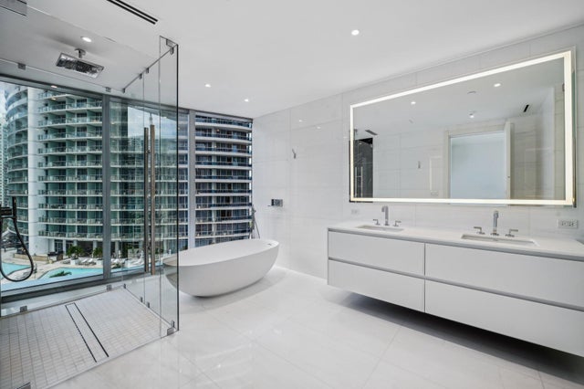 2 of 43 - 300 Biscayne Blvd Way #1907, Miami, FL