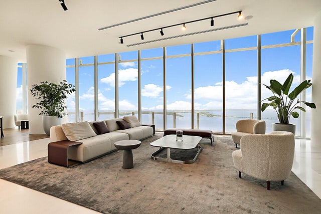 4 of 43 - 300 Biscayne Blvd Way #1907, Miami, FL