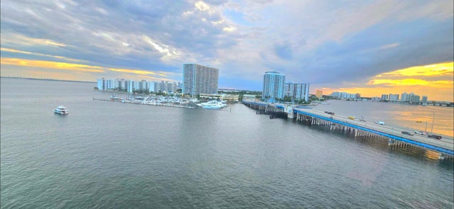 4 of 41 - 2016 Bay Drive #907, Miami Beach, FL
