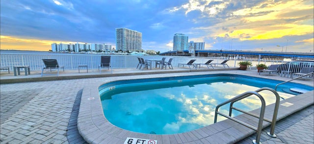 5 of 41 - 2016 Bay Drive #907, Miami Beach, FL