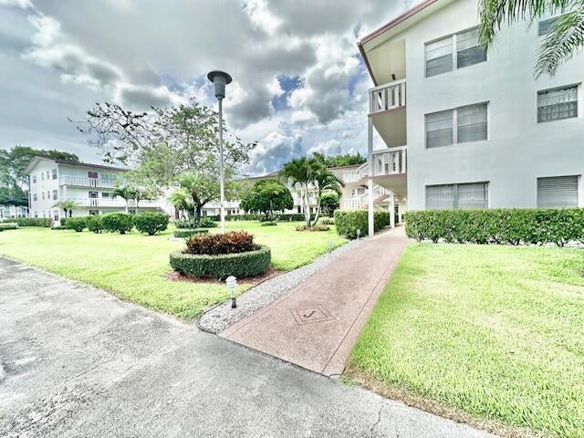 1 of 33 - 390 Fanshaw J, Boca Raton, FL
