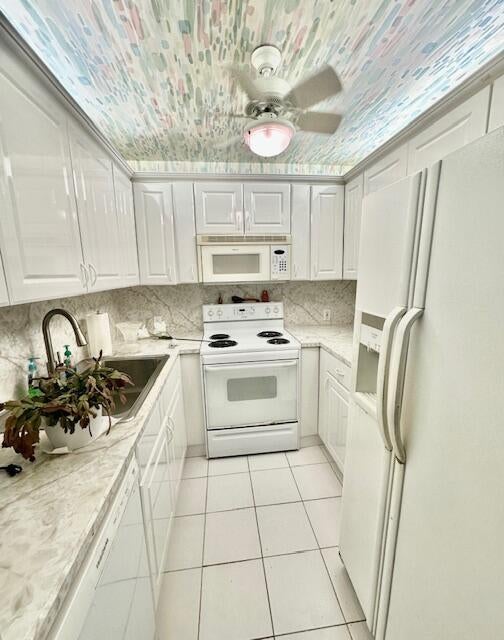 2 of 33 - 390 Fanshaw J, Boca Raton, FL
