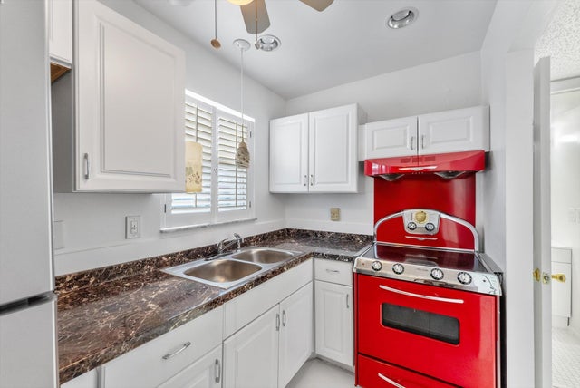 2 of 32 - 117 Lake Dora Drive, West Palm Beach, FL