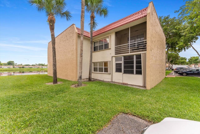 4 of 32 - 117 Lake Dora Dr, West Palm Beach, FL