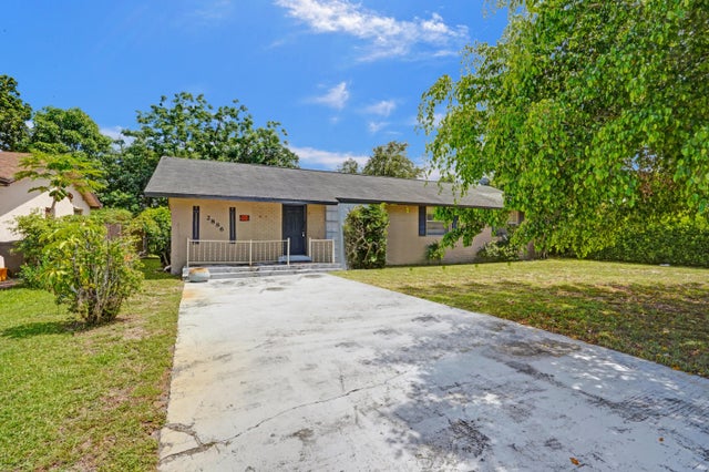 1 of 51 - 2886 Floral Rd, Lake Worth, FL