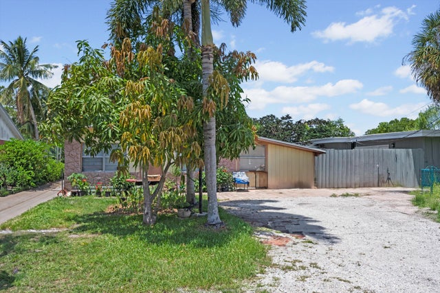 5 of 17 - 3044 Se Camino Av, Stuart, FL