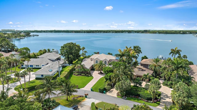 5 of 48 - 20 Yacht Club Pl, Tequesta, FL
