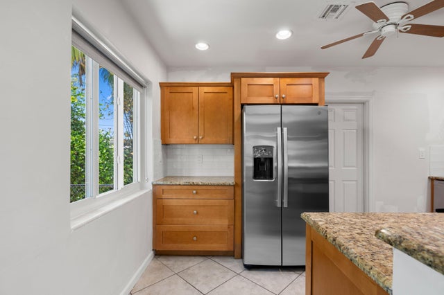 5 of 22 - 1120 N Palmway, Lake Worth Beach, FL