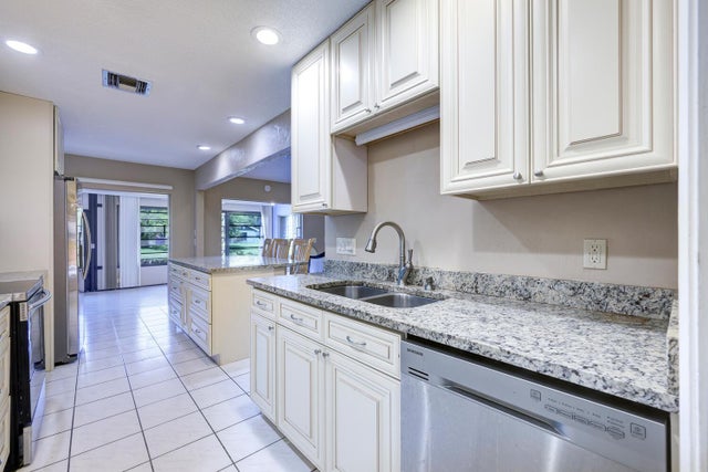 4 of 26 - 116 Village Walk Drive, Royal Palm Beach, FL