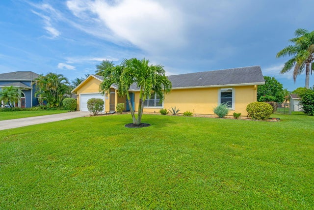 4 of 48 - 165 Cordoba Cir, Royal Palm Beach, FL
