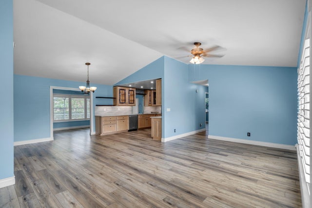5 of 48 - 165 Cordoba Cir, Royal Palm Beach, FL