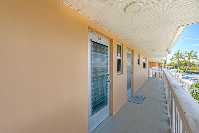2 of 39 - 2121 Ne 1st Ct #202, Boynton Beach, FL