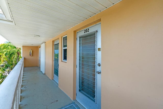 3 of 39 - 2121 Ne 1st Ct #202, Boynton Beach, FL