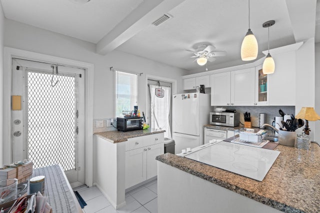 4 of 39 - 2121 Ne 1st Ct #202, Boynton Beach, FL