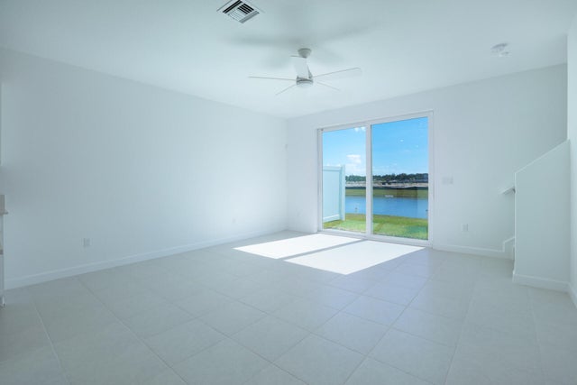 2 of 28 - 242 Se Woodbark St, Port Saint Lucie, FL