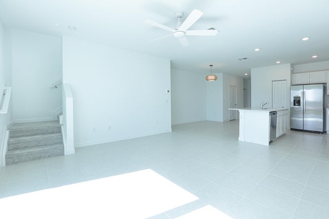 3 of 28 - 242 Se Woodbark St, Port Saint Lucie, FL