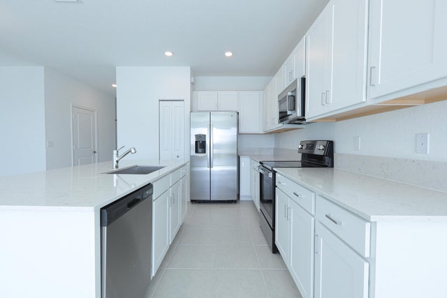 5 of 28 - 242 Se Woodbark St, Port Saint Lucie, FL