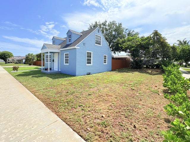 2 of 44 - 307 4th Street, Lake Park, FL