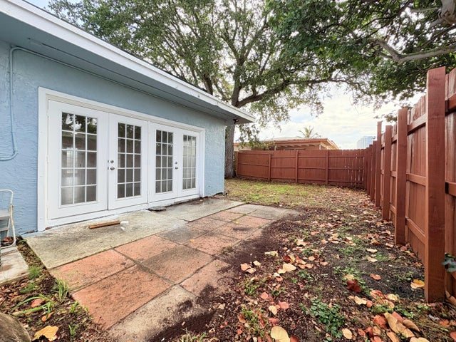 4 of 44 - 307 4th Street, Lake Park, FL