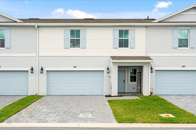 1 of 52 - 821 Ne Trailside Run, Port Saint Lucie, FL