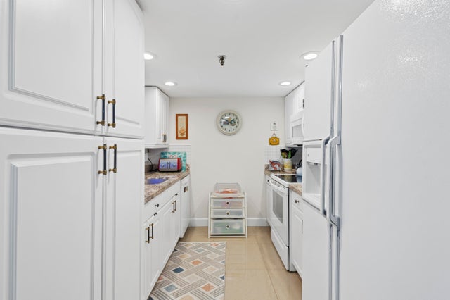 3 of 56 - 899 Jeffery St #301, Boca Raton, FL