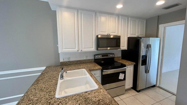 4 of 20 - 2039 Tarpon Lake Way, West Palm Beach, FL