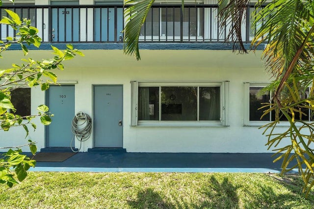 3 of 32 - 2480 Lake Osborne Dr #104, Lake Worth Beach, FL